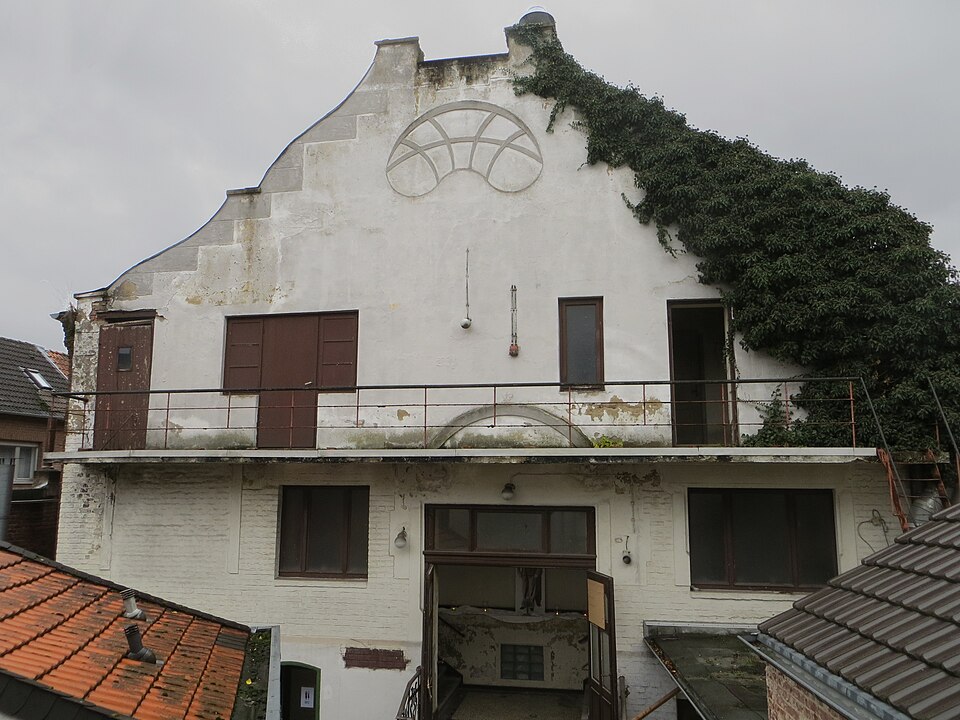 Ältere Außenansicht des Königsburg-Saalbaus mit verzierter Giebelfassade