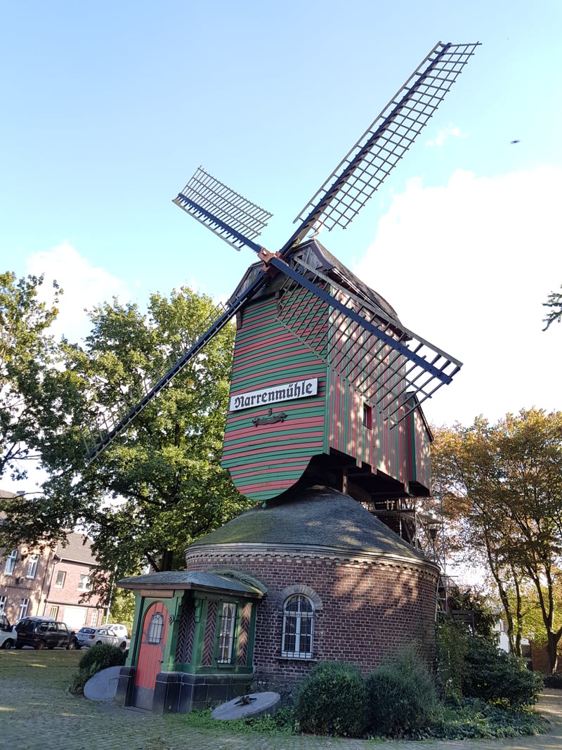 Die Narrenmühle in Viersen-Dülken mit ihren Windmühlenflügeln